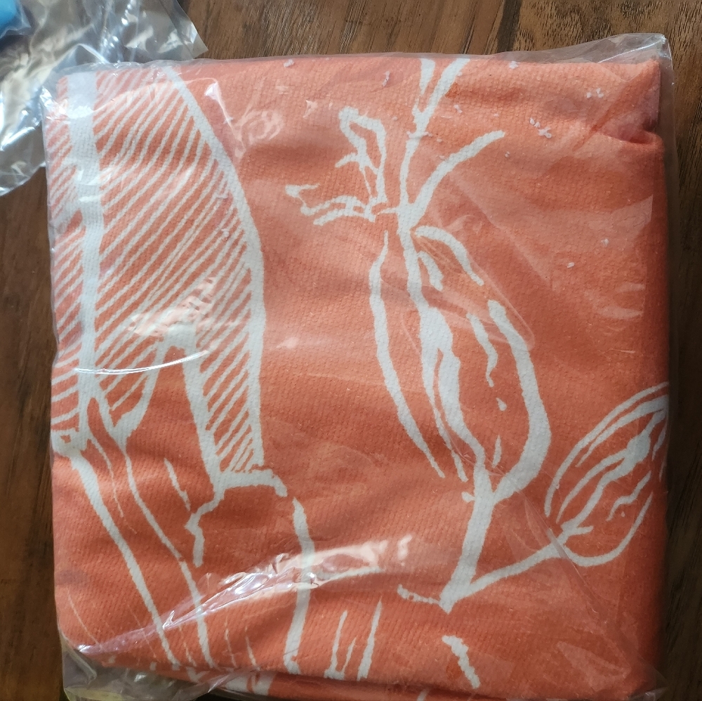 Summer and Rose roundie towel